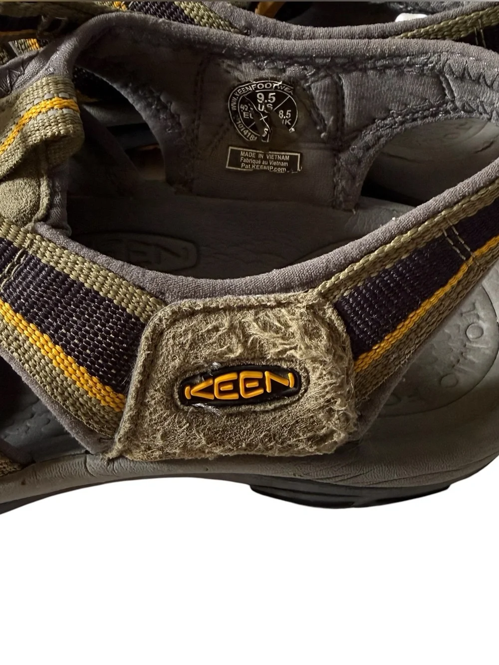 Keen Sandals Men Size 9.5 Green Yellow Black Adjustable Waterproof Anti Odor
